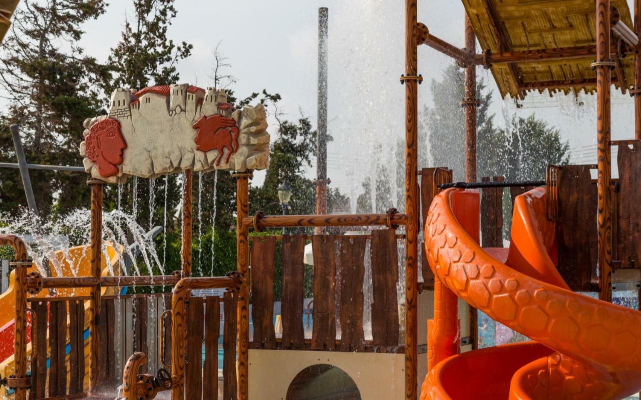 Electra Holiday Village Water Park Resort Aya Napa Dış mekan fotoğraf